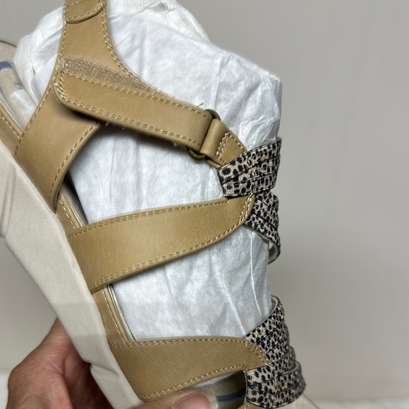 BareTraps Tan Sandals Stylish Comfort Strappy Design - Picture 15 of 16